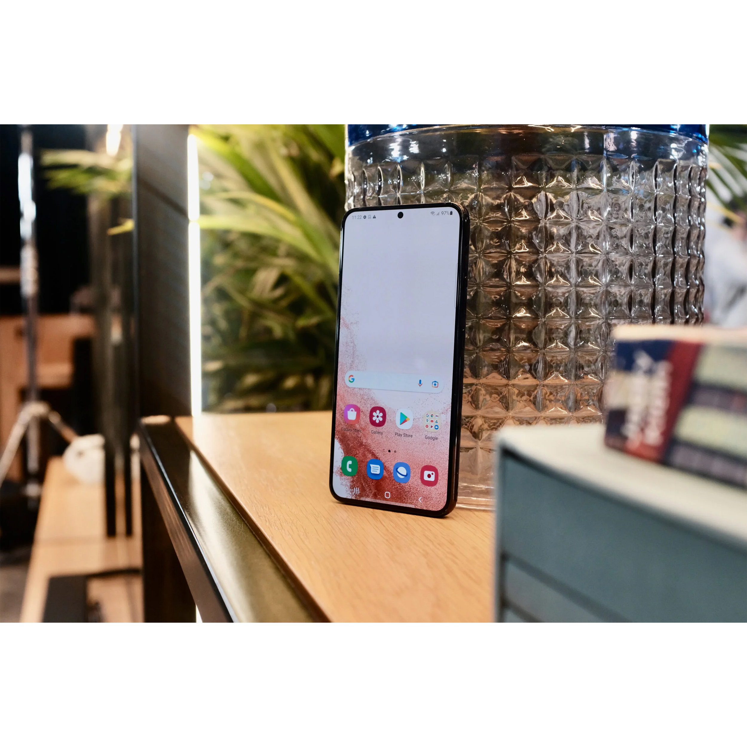 گوشی موبایل سامسونگ مدل Galaxy S22 5G دو سیم کارت ظرفیت 256 گیگابایت و رم 8 گیگابایت