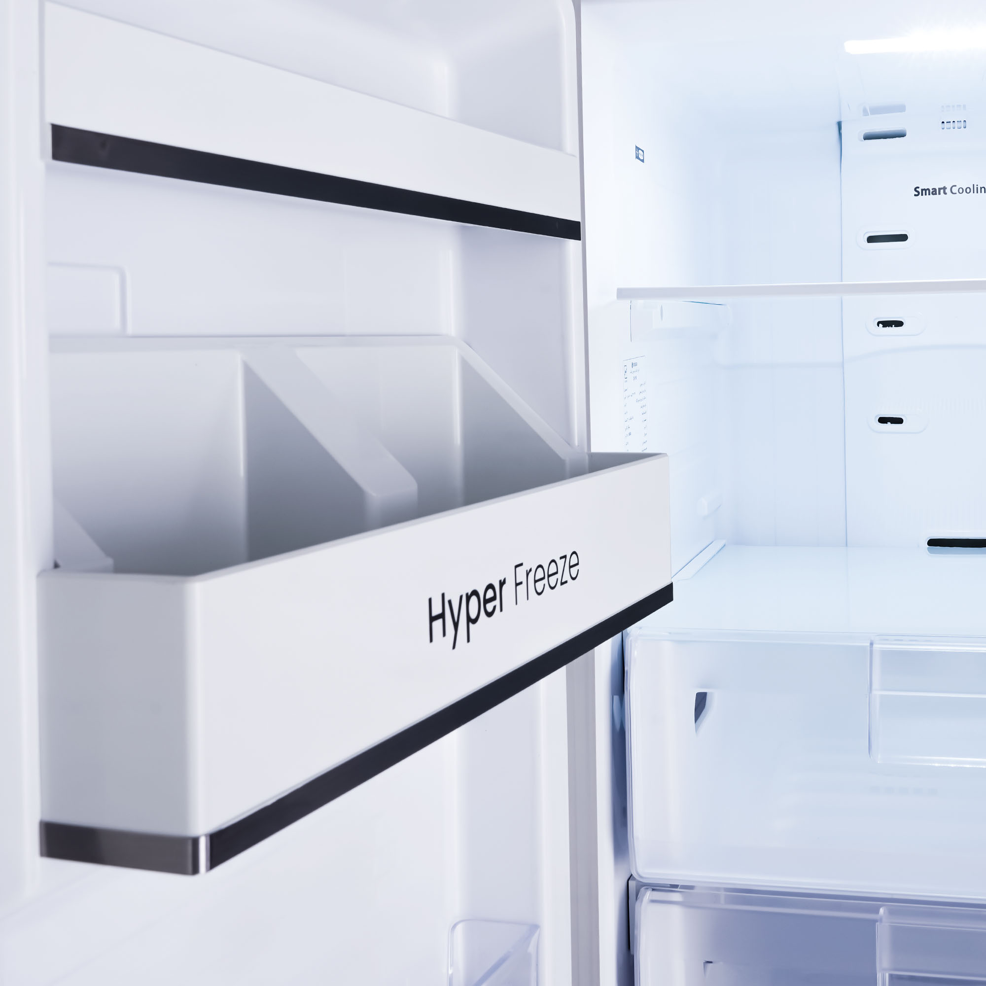 یخچال فریزر 36 فوت دوقلو اسنوا مدل SN6-121، دارای آب‌سردکن، با ارتفاع 180، عمق 67.5 و پهنای 120 سانتی‌متر، میزان مصرف انرژی A+، دارای 5 طبقه در یخچال و 2 طبقه در فریزر، دارای سیستم نوفراست، دارای گردش هوای سه بعدی و