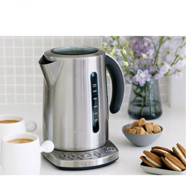 کتری برقی برویل مدل BKE820