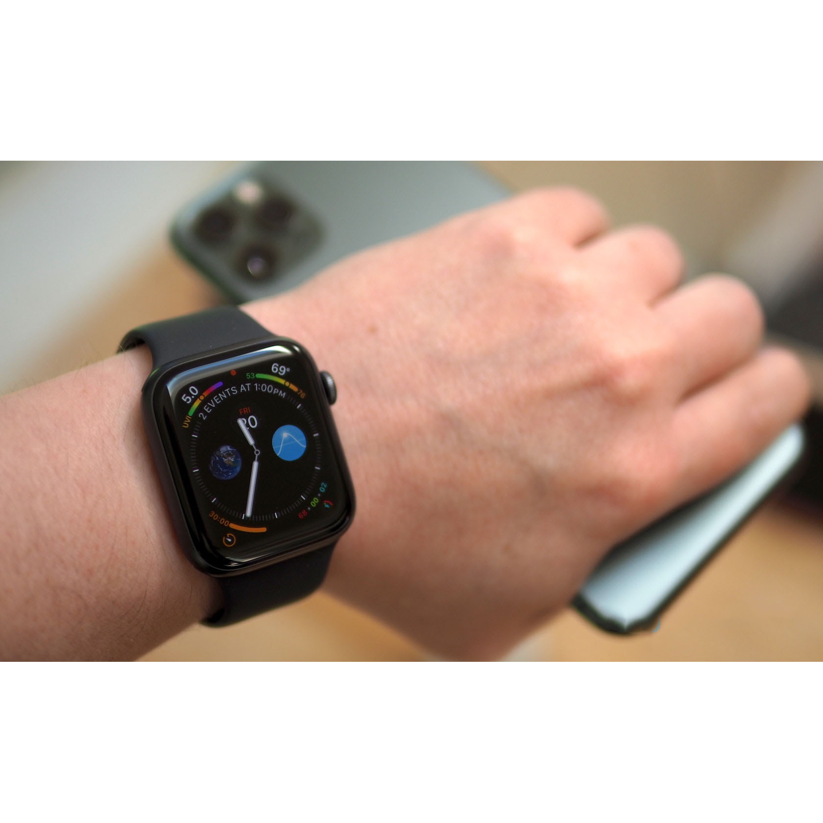 ساعت هوشمند اپل واچ سری 5 مدل 44m Aluminum Case Black Sport Silicon Band