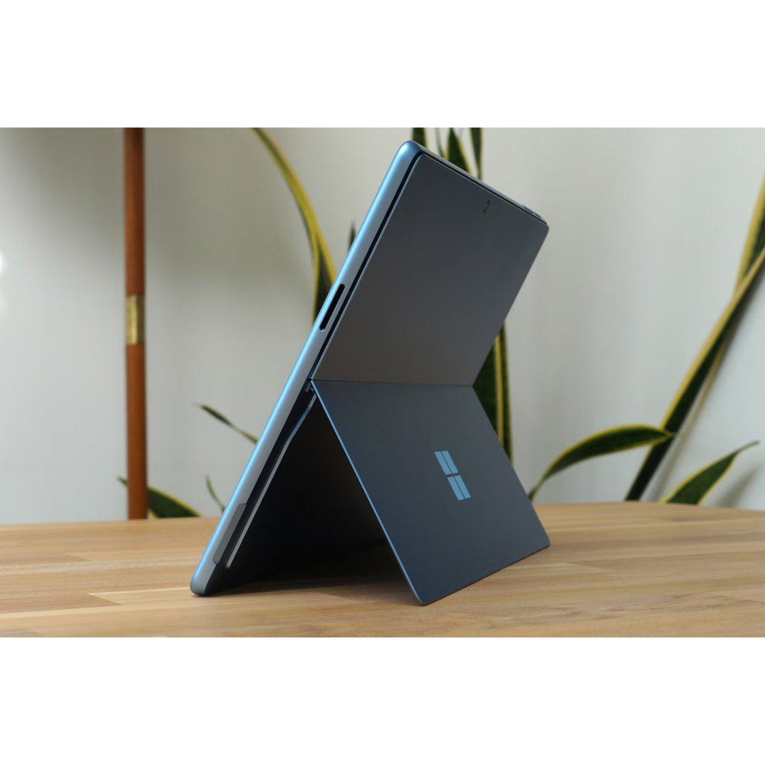 تبلت 13 اینچی مایکروسافت مدل Surface Pro 11-Snapdragon X Elite OLED ظرفیت 1 ترابایت و رم 16 گیگابایت به همراه کیبورد Flex Copilot