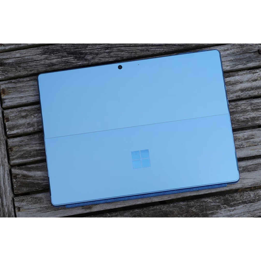 تبلت 13 اینچی مایکروسافت مدل Surface Pro 11-Snapdragon X Plus LCD ظرفیت یک ترابایت و رم 16 گیگابایت به همراه کیبورد Surface Pro Copilot