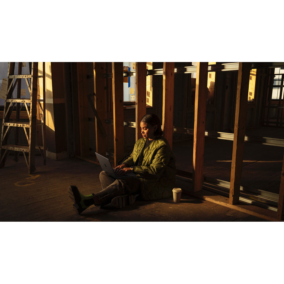 لپ تاپ 14.2 اینچی اپل مدل MacBook Pro MX2J3 2024 LLA-M4 Pro-24GB RAM-1TB SSD-Retina 120Hz