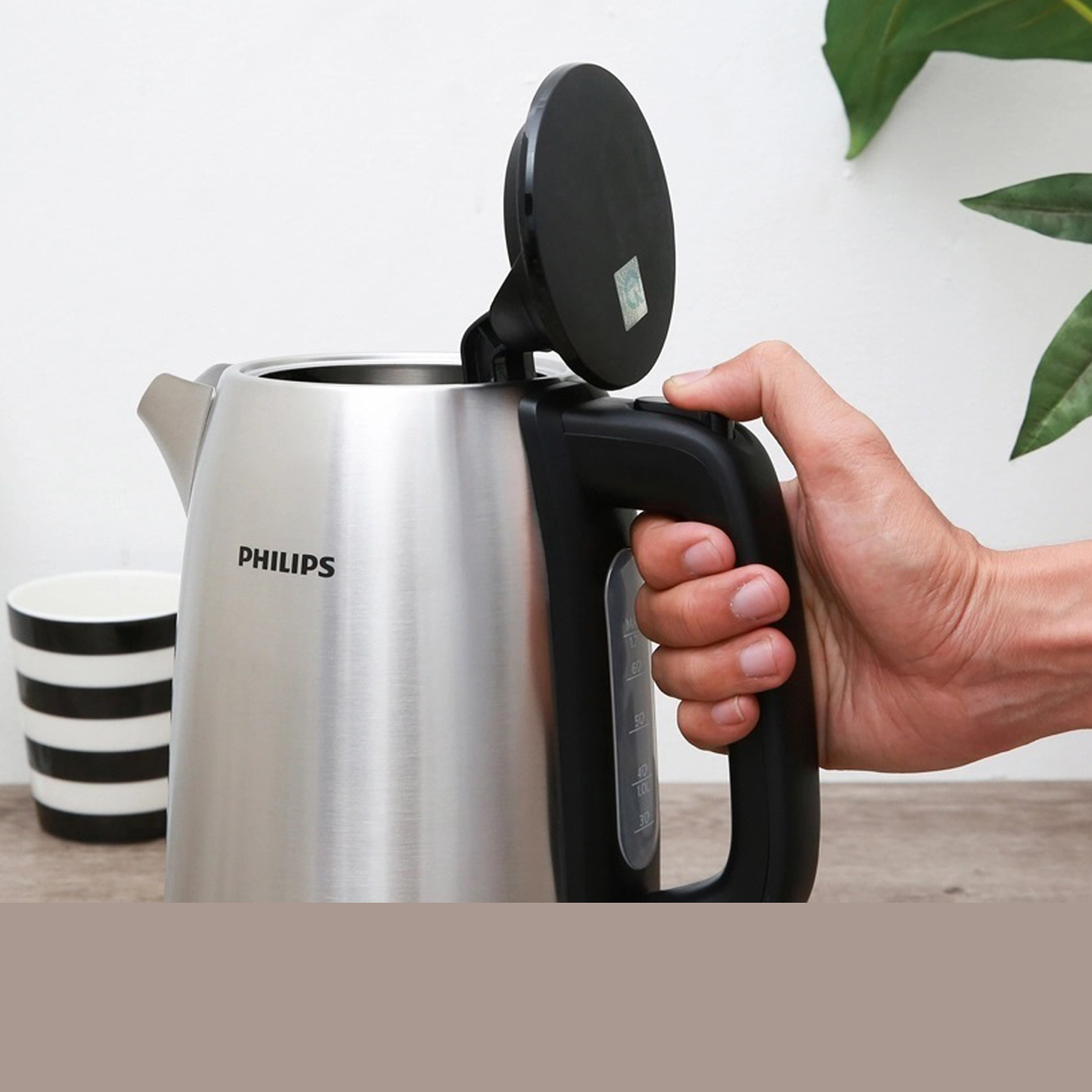 کتری برقی فیلیپس مدل HD9350