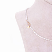 گردنبند طلا 18 عیار زنانه با زنجیر مروارید گالری شیدا مجد مدل صدف و ستاره دریایی باروک ریز