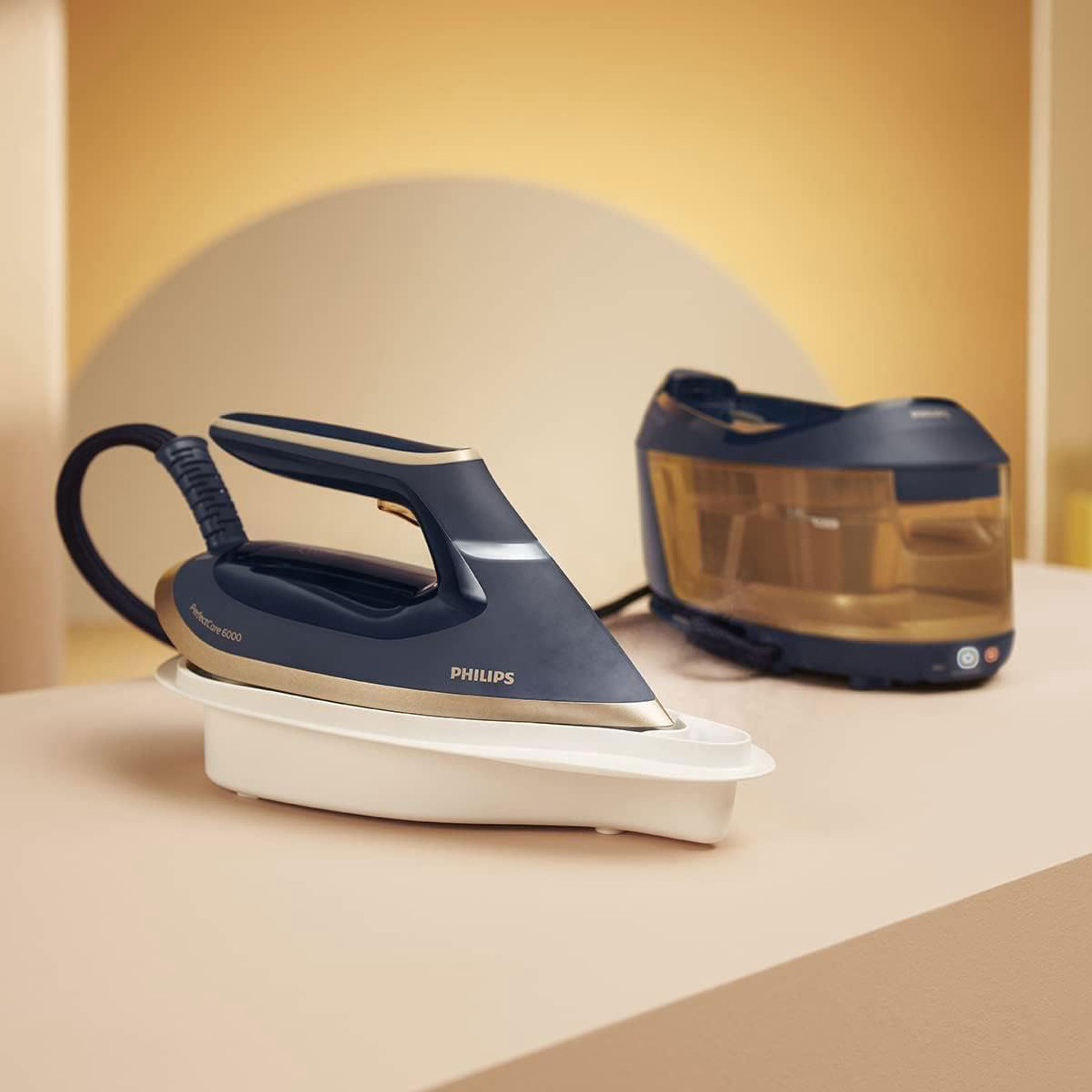 اتو مخزن‌دار 2400 وات فیلیپس مدل psg6066