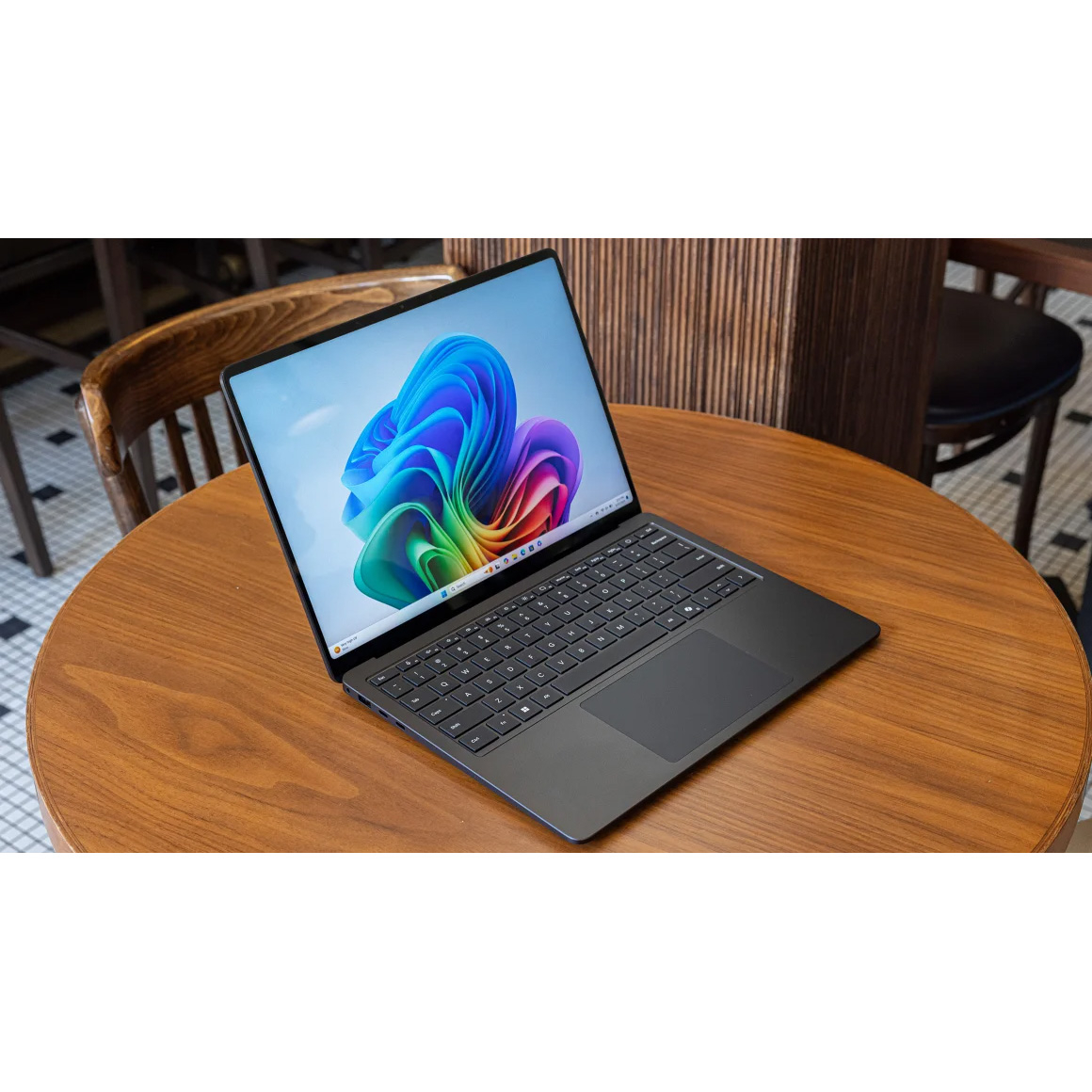 لپ تاپ 13.8 اینچی مایکروسافت مدل Surface Laptop 7 Copilot Plus PC-Snapdragon X Plus-16GB LPDDR5x-256GB SSD-Touch
