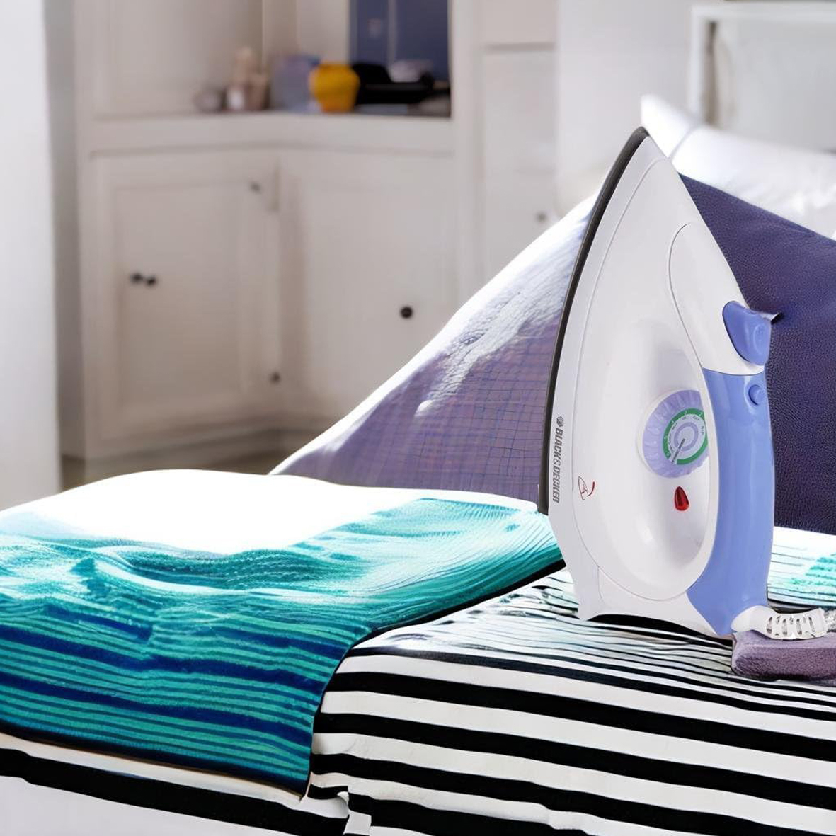 اتو مخزن‌دار 1000 وات بلک اند دکر مدل F150-B5