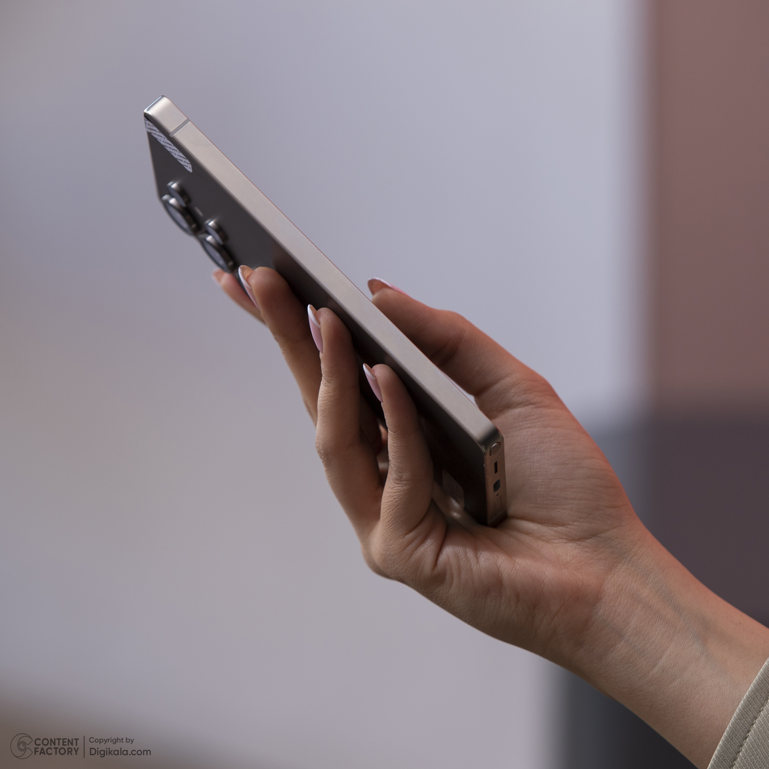 گوشی موبایل سامسونگ مدل Galaxy S25 Ultra دو سیم کارت ظرفیت 256 گیگابایت و رم 12 گیگابایت - پک ویتنام - به همراه شارژر 45 وات سامسونگ