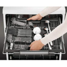 ماشین ظرفشویی آ ا گ مدل FFE63700PW