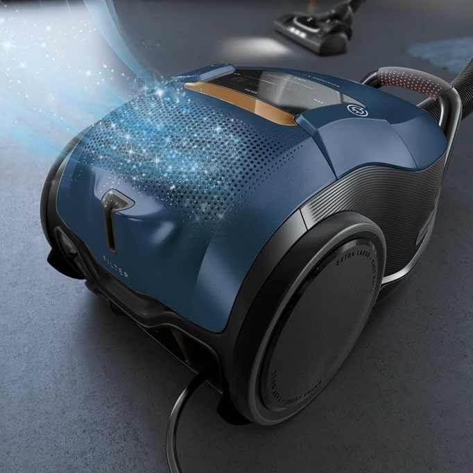 جاروبرقی 2200 وات آ ا گ مدل VX9-4-8IBX