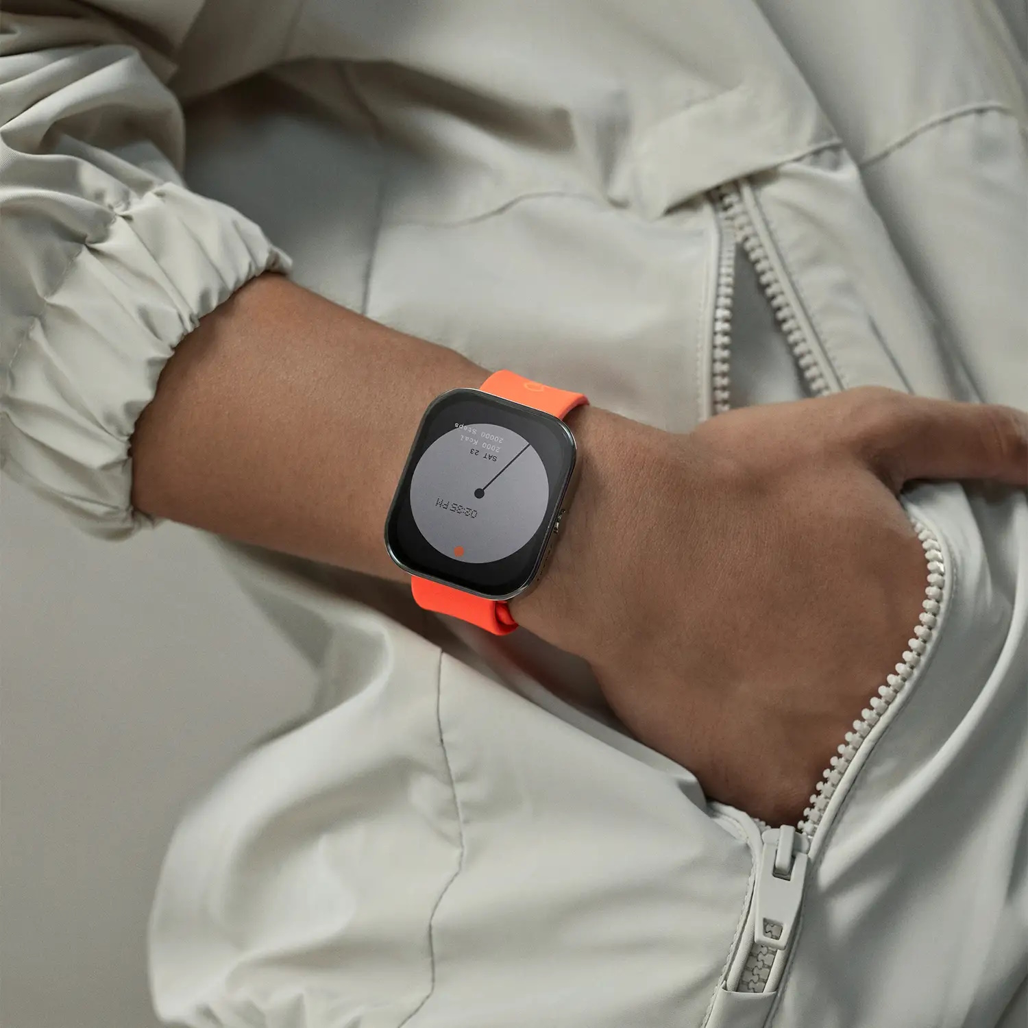 ساعت هوشمند ناتینگ مدل APY LIMITED PORO WATCH  دارای قابلیت های کنترل موسیقی، شمارنده ضربان قلب، گام شمار، قابلیت مکالمه از طریق بلوتوث، پشتیبانی از زبان فارسی، بند سیلیکون