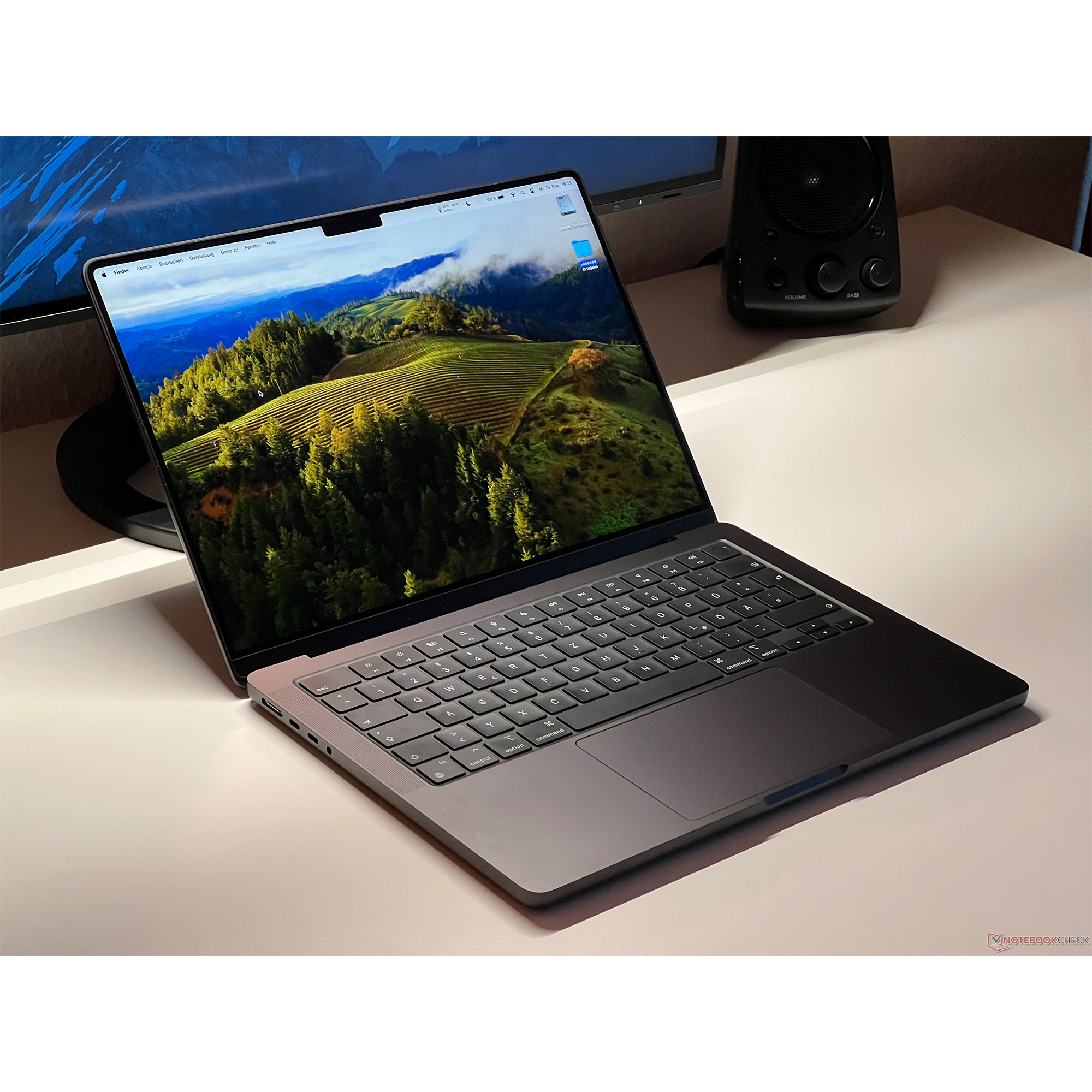 لپ تاپ 14.2 اینچی اپل مدل MacBook Pro MRX43 2023 ZPA-M3 Pro-18GB RAM-1TB SSD