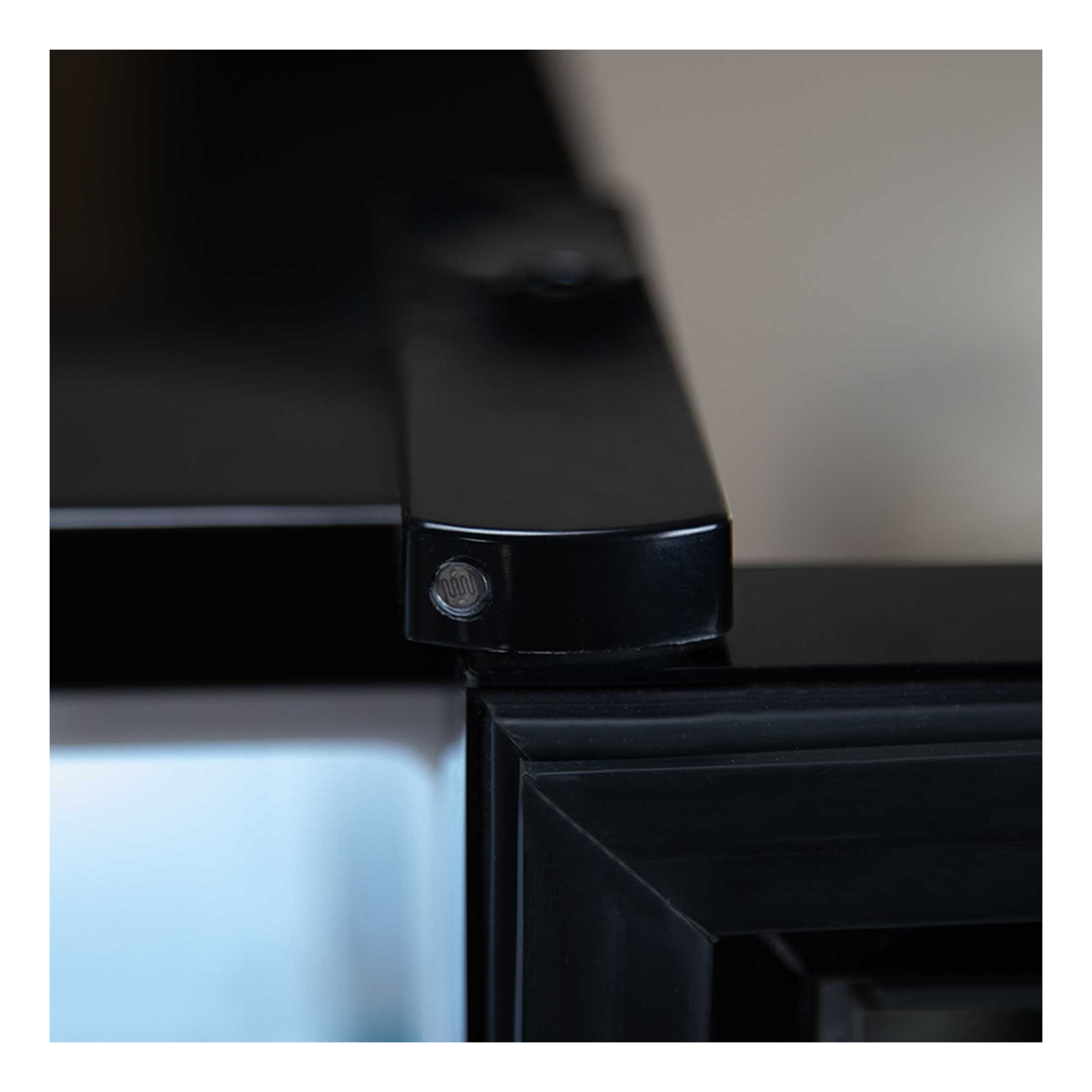 یخچال 3 فوت ایستکول مدل TM-4164-HS، با ارتفاع 59، پهنای 44.5 و عمق 53 سانتیمتر، میزان مصرف انرژی B، دارای 3 طبقه