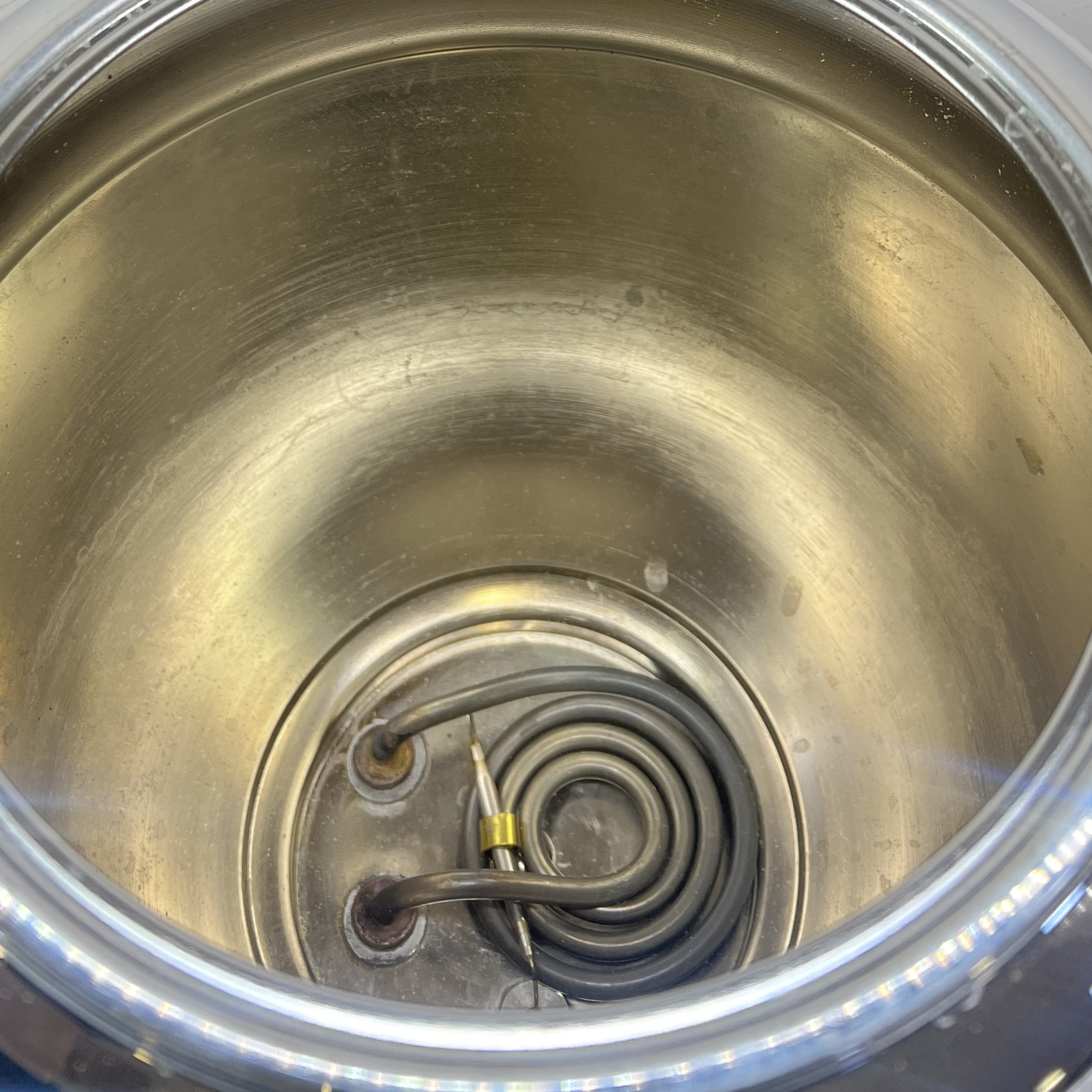 سماور برقی آکماز مدل سلطنتی ظرفیت 7 لیتر