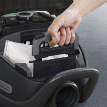 جاروبرقی 2200 وات آ ا گ مدل VX9-4-8IBX