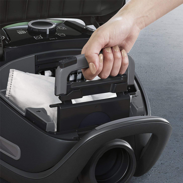 جاروبرقی 2200 وات آ ا گ مدل VX9-4-8IBX