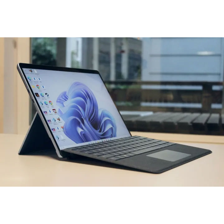تبلت مایکروسافت مدل Surface Pro 9-i7 1255U ظرفیت 512 گیگابایت و رم 16 گیگابایت به همراه کیبورد Signature Black و قلم Slim Pen 2
