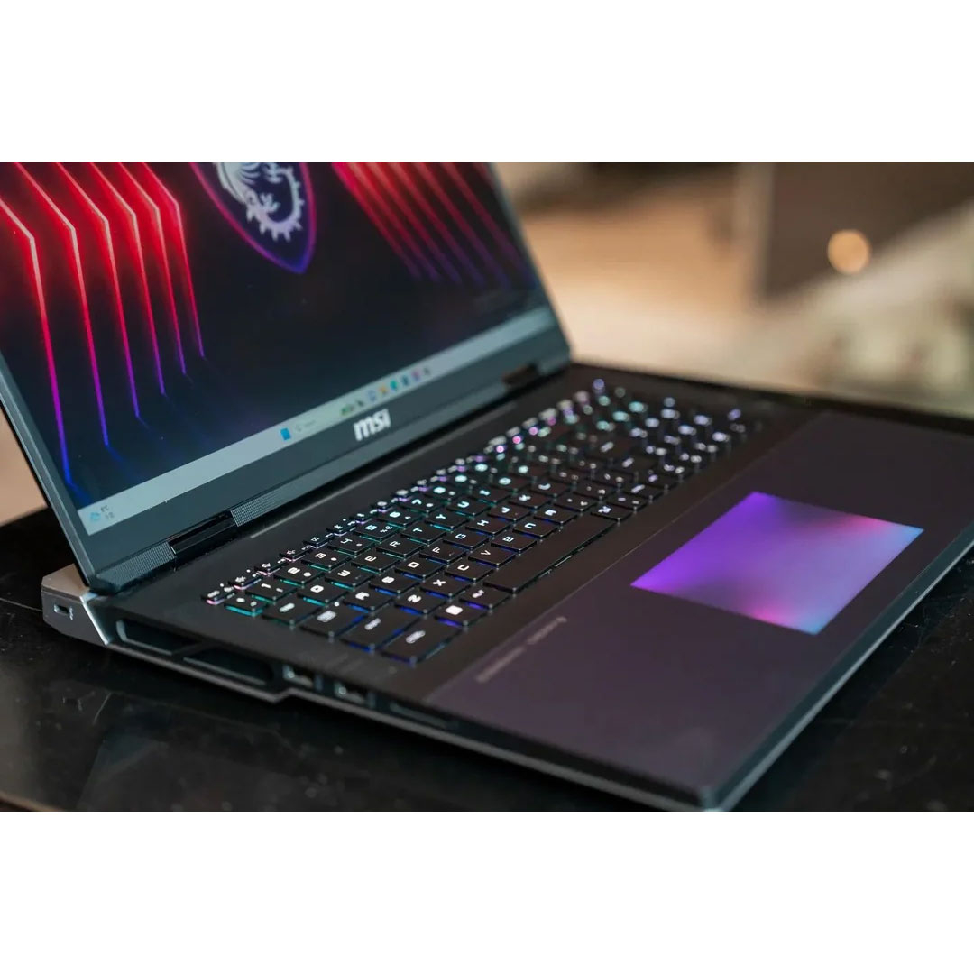 لپ تاپ 18 اینچی ام اس آی مدل Titan 18 HX A14VIG-i9 14900HX-64GB DDR5-2TB SSD-RTX4090-IPS