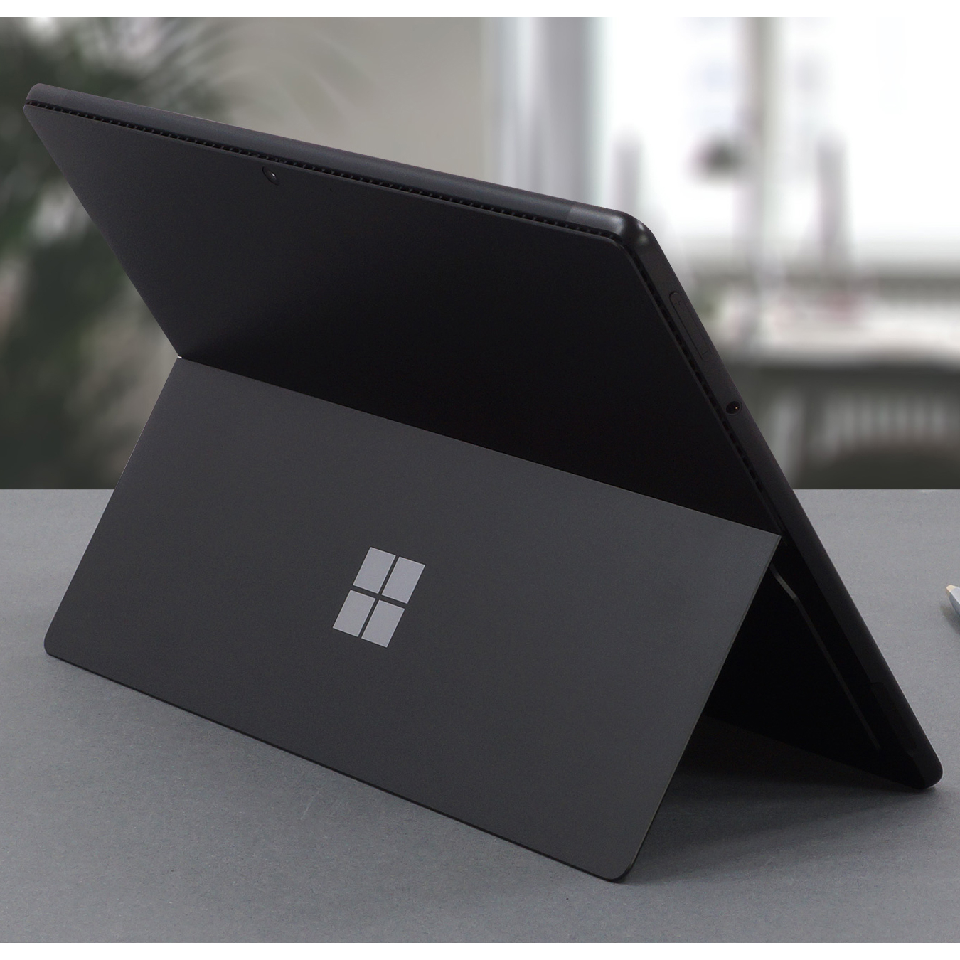 تبلت مایکروسافت مدل Surface Pro 8-i7 1185G7 ظرفیت 512 گیگابایت و 16 گیگابایت رم به همراه کیبورد Black Type Cover