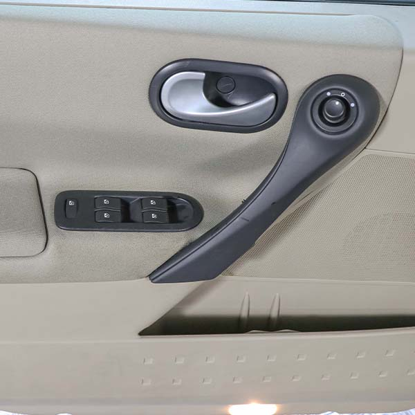 خودرو کارکرده رنو مدل مگان مونتاژ 2000 دنده اتوماتیک سال 1391