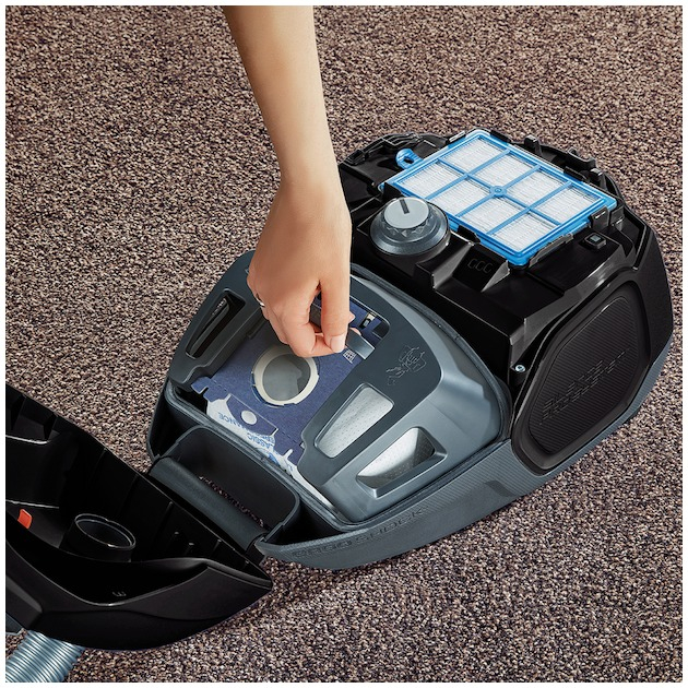 جاروبرقی آ ا گ مدل VX7-2-EB-P