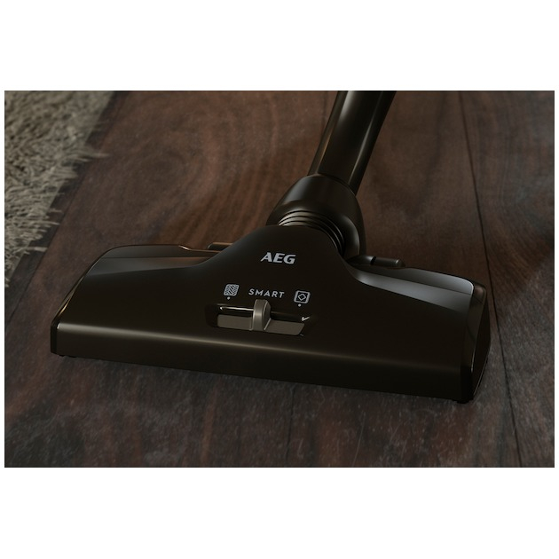 جاروبرقی 1800 وات آ ا گ مدل VX82-1-5DB