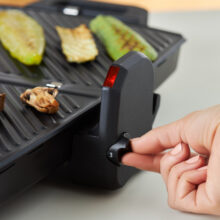 ساندویچ ساز کاراجا مدل Future Essential