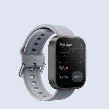 ساعت هوشمند ناتینگ مدل APY LIMITED PORO WATCH  دارای قابلیت های کنترل موسیقی، شمارنده ضربان قلب، گام شمار، قابلیت مکالمه از طریق بلوتوث، پشتیبانی از زبان فارسی، بند سیلیکون