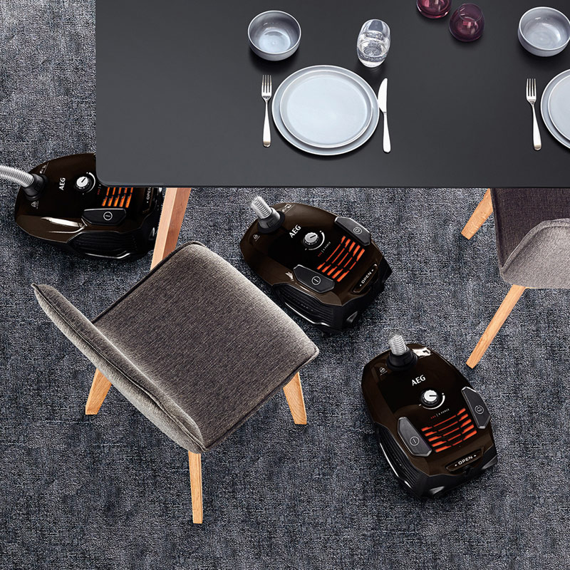 جاروبرقی آ ا گ مدل VX6-2-CB-P