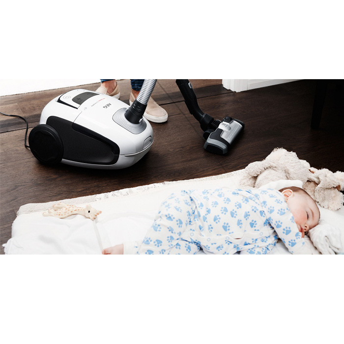 جاروبرقی آ ا گ مدل VX8-2-IW-A