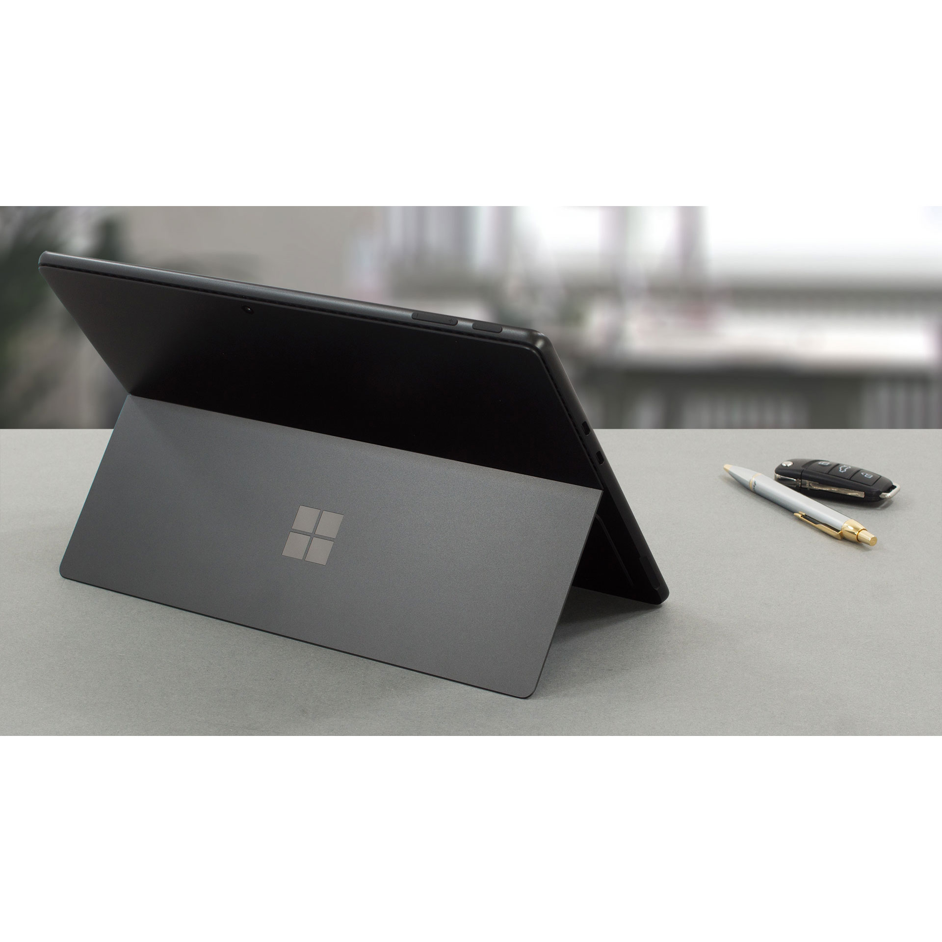 تبلت مایکروسافت مدل Surface Pro 9-i5 1235U ظرفیت 256 گیگابایت و رم 16 گیگابایت به همراه کیبورد Signature Black و قلم Slim Pen 2