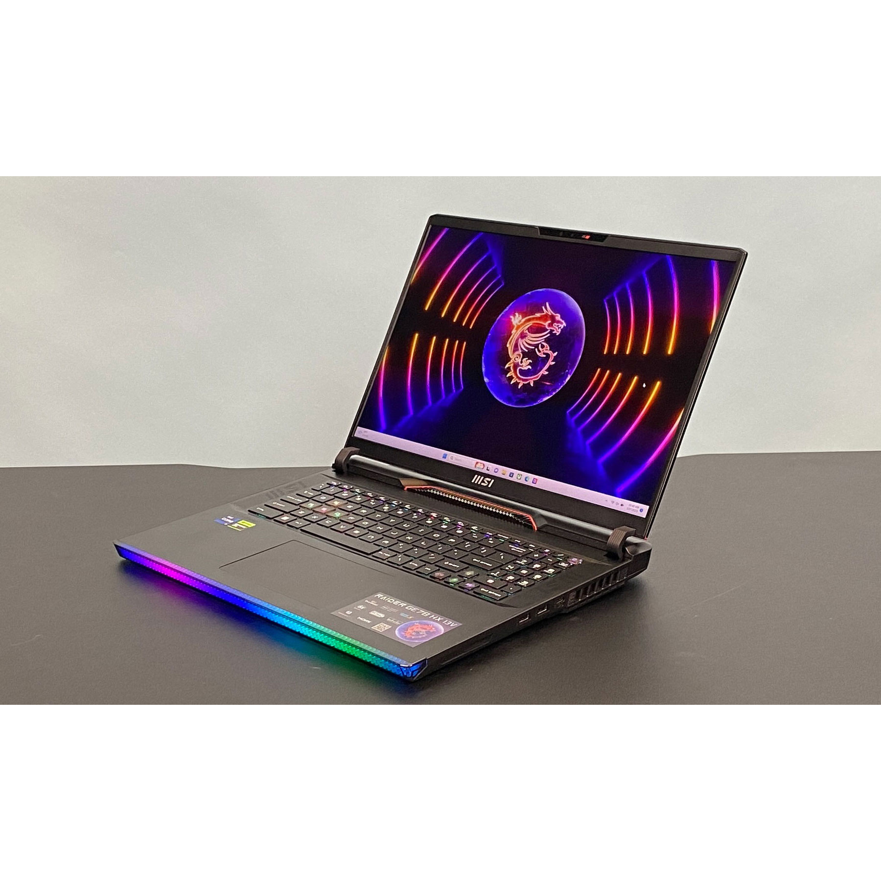 لپ تاپ 17 اینچی ام اس آی مدل Raider GE78 HX 14VIG-i9 14900HX-64GB DDR5 5600MHz-2TB SSD-RTX4090-QHD 240Hz