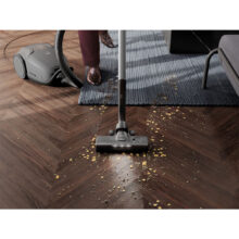 جاروبرقی 650 وات آ ا گ مدل AB81A2DG