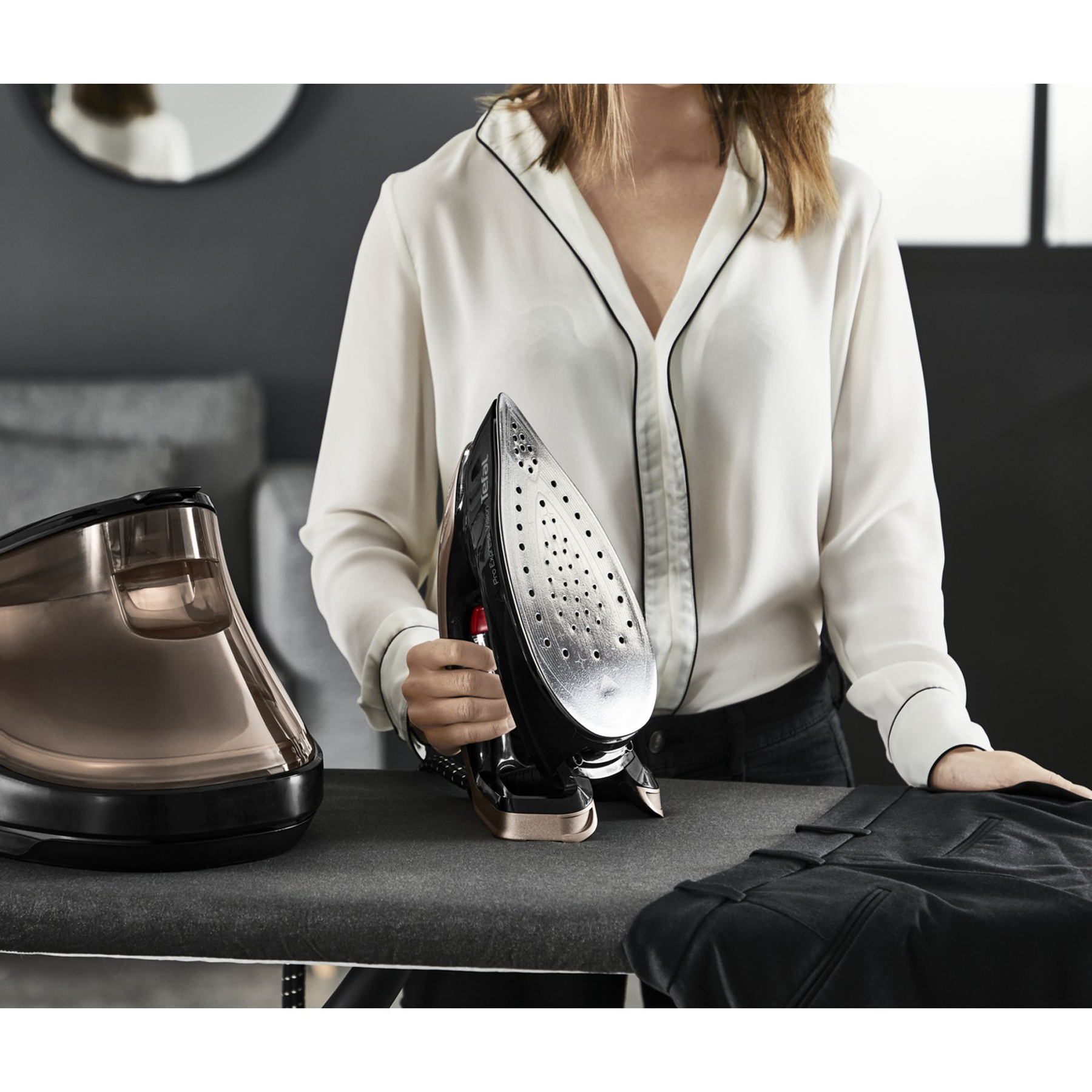 اتو مخزن دار تفال مدل GV9820