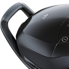 جاروبرقی 750 وات آ ا گ مدل VX9-4-OKO