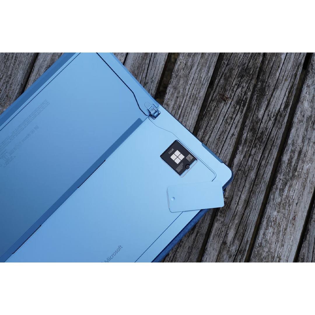 تبلت 13 اینچی مایکروسافت مدل Surface Pro 11-Snapdragon X Plus LCD ظرفیت یک ترابایت و رم 16 گیگابایت به همراه کیبورد Surface Pro Copilot